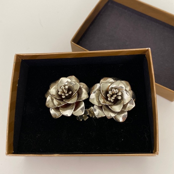 Vintage Floral Silver Tone Clip On Earrings Mid Century Modern Flower Button - Picture 2 of 9